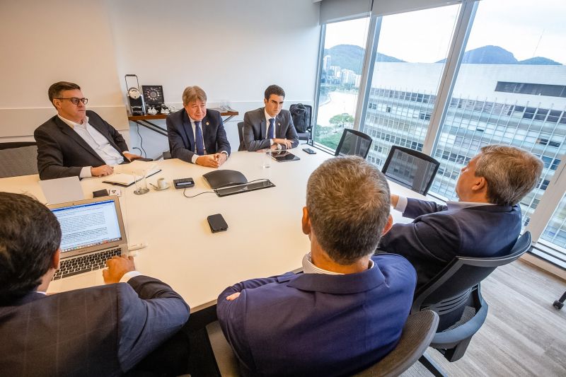 Na manhã desta segunda-feira (30) o governador Helder Barbalho esteve na sede da empresa Vale, no Rio de Janeiro, para tratar sobre parcerias e apresentar projetos na área ambiental.  <div class='credito_fotos'>Foto: Marco Santos / Ag. Pará   |   <a href='/midias/2019/originais/5510_governadorreuniaocomavalenoriodejaneiro-fotomarcosantos-12.jpg' download><i class='fa-solid fa-download'></i> Download</a></div>