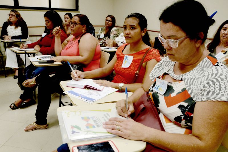 Educadores de 136 municípios do Pará estão em Belém discutindo formas de melhorar o processo de alfabetização de crianças de escolas públicas municipais. <div class='credito_fotos'>Foto: Rai Pontes/Ascom Seduc   |   <a href='/midias/2019/originais/5515_229b38e6-00b7-eda7-c809-7386fcc58962.jpg' download><i class='fa-solid fa-download'></i> Download</a></div>