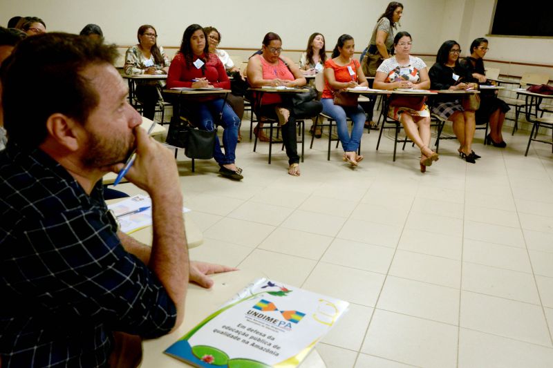 Educadores de 136 municípios do Pará estão em Belém discutindo formas de melhorar o processo de alfabetização de crianças de escolas públicas municipais. <div class='credito_fotos'>Foto: Rai Pontes/Ascom Seduc   |   <a href='/midias/2019/originais/5515_2381b7f8-b98c-cd10-84f7-a0da943f6c96.jpg' download><i class='fa-solid fa-download'></i> Download</a></div>