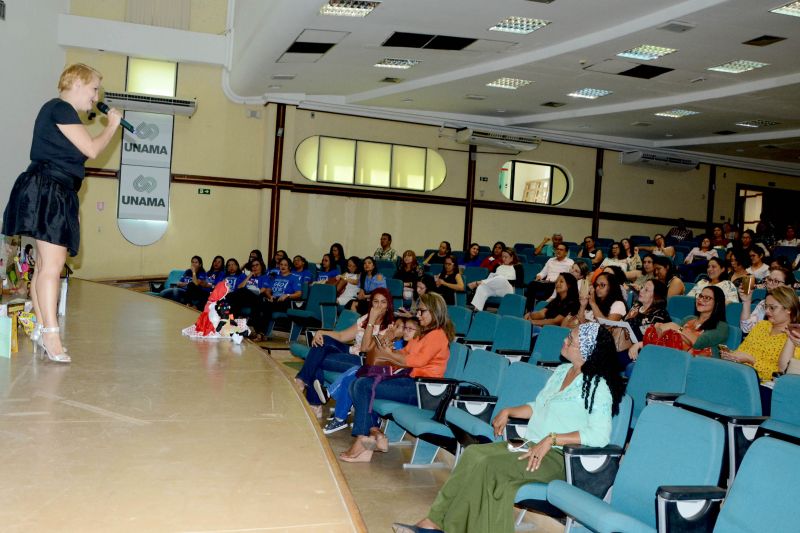 Educadores de 136 municípios do Pará estão em Belém discutindo formas de melhorar o processo de alfabetização de crianças de escolas públicas municipais. <div class='credito_fotos'>Foto: Rai Pontes/Ascom Seduc   |   <a href='/midias/2019/originais/5515_a8cdf313-fc4f-6ff6-1d83-90acb07e7416.jpg' download><i class='fa-solid fa-download'></i> Download</a></div>