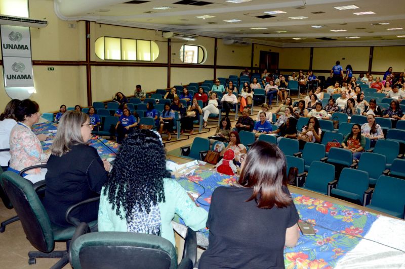 Educadores de 136 municípios do Pará estão em Belém discutindo formas de melhorar o processo de alfabetização de crianças de escolas públicas municipais. <div class='credito_fotos'>Foto: Rai Pontes/Ascom Seduc   |   <a href='/midias/2019/originais/5515_b7ba5cf9-812e-20bb-cbc8-a5291372fdb1.jpg' download><i class='fa-solid fa-download'></i> Download</a></div>