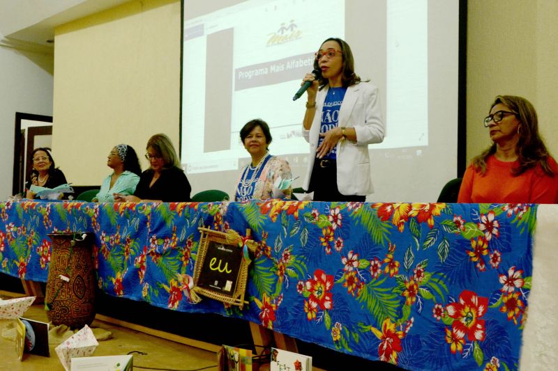 Educadores de 136 municípios do Pará estão em Belém discutindo formas de melhorar o processo de alfabetização de crianças de escolas públicas municipais. <div class='credito_fotos'>Foto: Rai Pontes/Ascom Seduc   |   <a href='/midias/2019/originais/5515_e5de2e8b-50e5-d84c-3ce0-fc308b005085.jpg' download><i class='fa-solid fa-download'></i> Download</a></div>