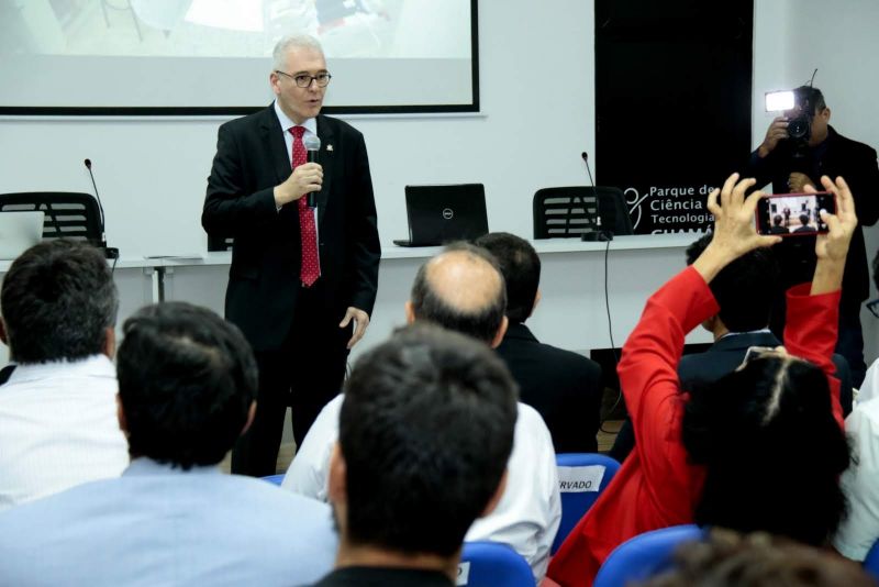 Gov. Helder Barbalho faz visita ao Parque de Ciência e Tecnologia / PCT - GUAMÁ <div class='credito_fotos'>Foto: Ricardo Amanajás / Ag. Pará   |   <a href='/midias/2019/originais/5536_2332bdd2-d079-0a1f-d16d-03cb3964bb00.jpg' download><i class='fa-solid fa-download'></i> Download</a></div>