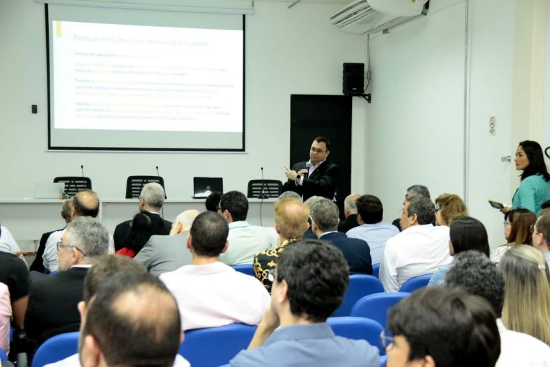 Gov. Helder Barbalho faz visita ao Parque de Ciência e Tecnologia / PCT - GUAMÁ <div class='credito_fotos'>Foto: Ricardo Amanajás / Ag. Pará   |   <a href='/midias/2019/originais/5536_2d069112-dbe5-85d8-a419-b780e2b6a147.jpg' download><i class='fa-solid fa-download'></i> Download</a></div>