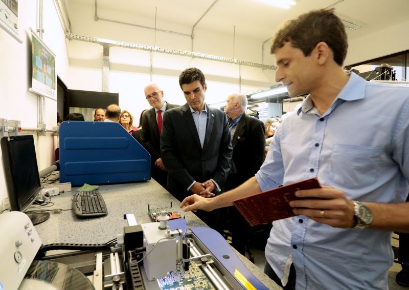 Gov. Helder Barbalho faz visita ao Parque de Ciência e Tecnologia / PCT - GUAMÁ <div class='credito_fotos'>Foto: Ricardo Amanajás / Ag. Pará   |   <a href='/midias/2019/originais/5536_2fc423e4-d87b-b35a-0c66-7e29c9ab35ac.jpg' download><i class='fa-solid fa-download'></i> Download</a></div>