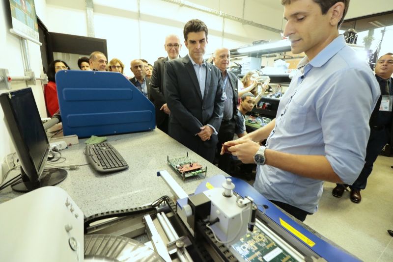 Gov. Helder Barbalho faz visita ao Parque de Ciência e Tecnologia / PCT - GUAMÁ <div class='credito_fotos'>Foto: Ricardo Amanajás / Ag. Pará   |   <a href='/midias/2019/originais/5536_4c5de4fa-5e51-d9ec-59cf-340274d4a665.jpg' download><i class='fa-solid fa-download'></i> Download</a></div>