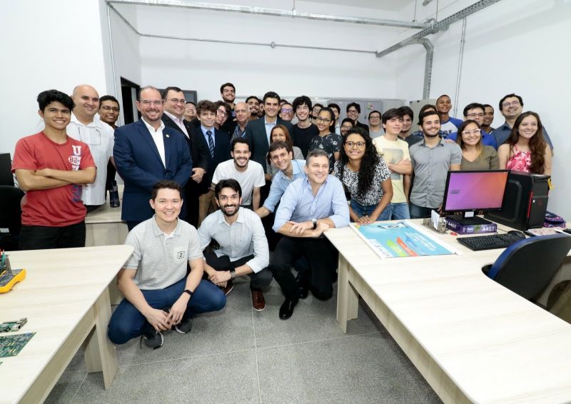 Gov. Helder Barbalho faz visita ao Parque de Ciência e Tecnologia / PCT - GUAMÁ <div class='credito_fotos'>Foto: Ricardo Amanajás / Ag. Pará   |   <a href='/midias/2019/originais/5536_59d65f84-4e84-1b8d-c85c-ca04d266bef0.jpg' download><i class='fa-solid fa-download'></i> Download</a></div>