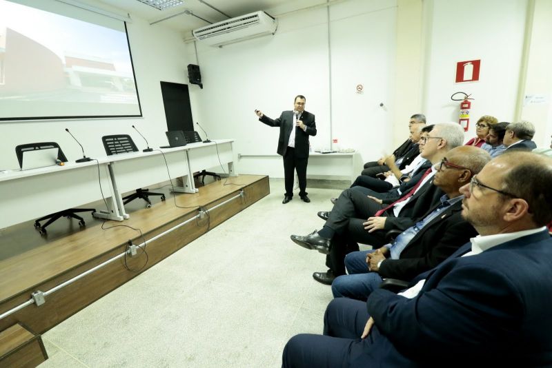 Gov. Helder Barbalho faz visita ao Parque de Ciência e Tecnologia / PCT - GUAMÁ <div class='credito_fotos'>Foto: Ricardo Amanajás / Ag. Pará   |   <a href='/midias/2019/originais/5536_676b89a4-8de8-18e7-bde3-6b2f3637f64a.jpg' download><i class='fa-solid fa-download'></i> Download</a></div>