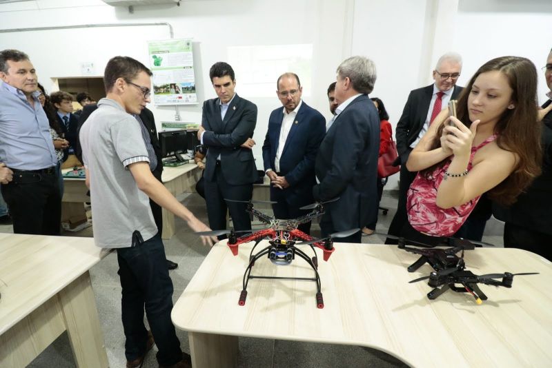 Gov. Helder Barbalho faz visita ao Parque de Ciência e Tecnologia / PCT - GUAMÁ <div class='credito_fotos'>Foto: Ricardo Amanajás / Ag. Pará   |   <a href='/midias/2019/originais/5536_a046225f-c31d-6781-812b-b94c73495f1f.jpg' download><i class='fa-solid fa-download'></i> Download</a></div>