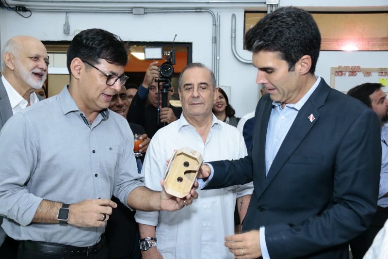 Gov. Helder Barbalho faz visita ao Parque de Ciência e Tecnologia / PCT - GUAMÁ <div class='credito_fotos'>Foto: Ricardo Amanajás / Ag. Pará   |   <a href='/midias/2019/originais/5536_af5ea5a1-083a-8cb4-9b46-bae368120302.jpg' download><i class='fa-solid fa-download'></i> Download</a></div>