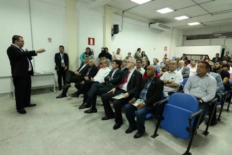 Gov. Helder Barbalho faz visita ao Parque de Ciência e Tecnologia / PCT - GUAMÁ <div class='credito_fotos'>Foto: Ricardo Amanajás / Ag. Pará   |   <a href='/midias/2019/originais/5536_bb8ab85c-2d34-42f0-7b62-8a9b7bbfccaf.jpg' download><i class='fa-solid fa-download'></i> Download</a></div>