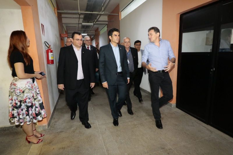 Gov. Helder Barbalho faz visita ao Parque de Ciência e Tecnologia / PCT - GUAMÁ <div class='credito_fotos'>Foto: Ricardo Amanajás / Ag. Pará   |   <a href='/midias/2019/originais/5536_c5faa766-5d86-f6c6-3dce-038aa956839a.jpg' download><i class='fa-solid fa-download'></i> Download</a></div>