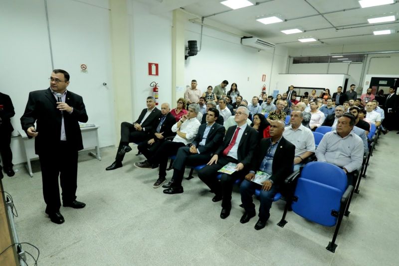 Gov. Helder Barbalho faz visita ao Parque de Ciência e Tecnologia / PCT - GUAMÁ <div class='credito_fotos'>Foto: Ricardo Amanajás / Ag. Pará   |   <a href='/midias/2019/originais/5536_d14b700f-ec4b-9c15-fc35-a790d1db238e.jpg' download><i class='fa-solid fa-download'></i> Download</a></div>