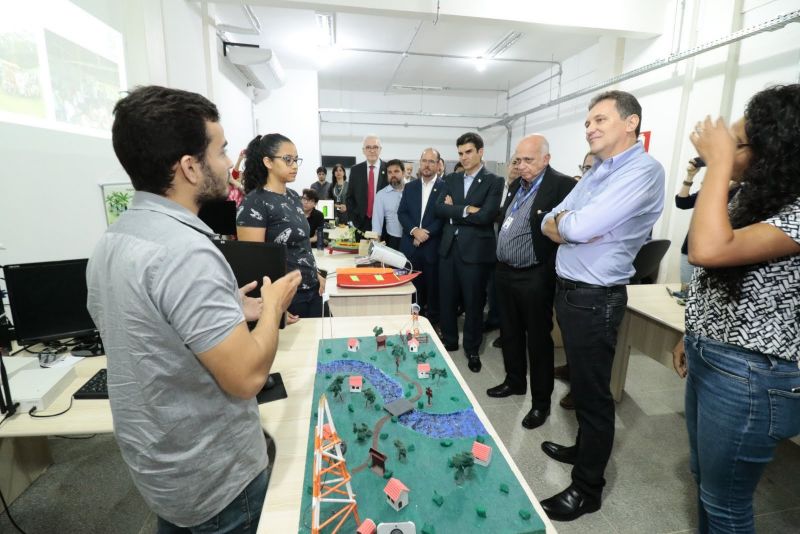 Gov. Helder Barbalho faz visita ao Parque de Ciência e Tecnologia / PCT - GUAMÁ <div class='credito_fotos'>Foto: Ricardo Amanajás / Ag. Pará   |   <a href='/midias/2019/originais/5536_ec5890b3-b8df-0066-21e2-b25bc6b436e4.jpg' download><i class='fa-solid fa-download'></i> Download</a></div>