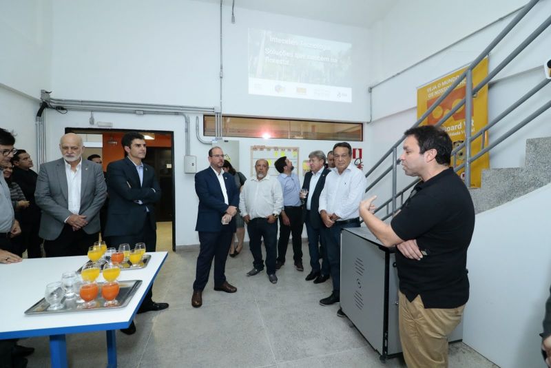 Gov. Helder Barbalho faz visita ao Parque de Ciência e Tecnologia / PCT - GUAMÁ <div class='credito_fotos'>Foto: Ricardo Amanajás / Ag. Pará   |   <a href='/midias/2019/originais/5536_ede813c8-ac1a-876d-cb92-458d6992d8a9.jpg' download><i class='fa-solid fa-download'></i> Download</a></div>