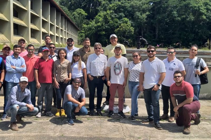 Com a visita, os alunos têm a oportunidade de conhecer todo o processo de tratamento da água consumida <div class='credito_fotos'>Foto: ASCOM / COSANPA   |   <a href='/midias/2019/originais/5538_5d330bb5-f484-899b-5b2c-2a22855df9fa.jpg' download><i class='fa-solid fa-download'></i> Download</a></div>