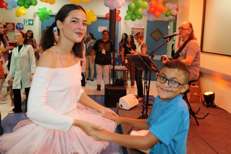 A Fundação Santa Casa de Misericórdia do Pará recebeu na tarde desta sexta-feira (4) a doação de um nasofibroscópio, aparelho que ajudará no tratamento de pacientes com fissura labiopalatal. <div class='credito_fotos'>Foto: ASCOM / SANTA CASA   |   <a href='/midias/2019/originais/5540_253e7e01-a3da-d815-584a-bfe33957d440.jpg' download><i class='fa-solid fa-download'></i> Download</a></div>