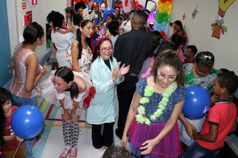 A Fundação Santa Casa de Misericórdia do Pará recebeu na tarde desta sexta-feira (4) a doação de um nasofibroscópio, aparelho que ajudará no tratamento de pacientes com fissura labiopalatal. <div class='credito_fotos'>Foto: ASCOM / SANTA CASA   |   <a href='/midias/2019/originais/5540_7614acba-e91c-f873-c810-42550e0cf672.jpg' download><i class='fa-solid fa-download'></i> Download</a></div>