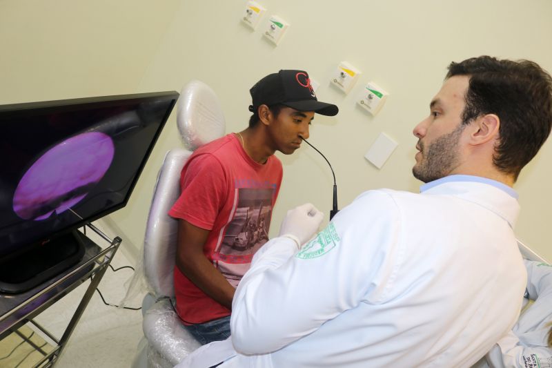 A Fundação Santa Casa de Misericórdia do Pará recebeu na tarde desta sexta-feira (4) a doação de um nasofibroscópio, aparelho que ajudará no tratamento de pacientes com fissura labiopalatal. <div class='credito_fotos'>Foto: ASCOM / SANTA CASA   |   <a href='/midias/2019/originais/5540_9443850c-84d6-fc43-2544-7c9e00fb09eb.jpg' download><i class='fa-solid fa-download'></i> Download</a></div>