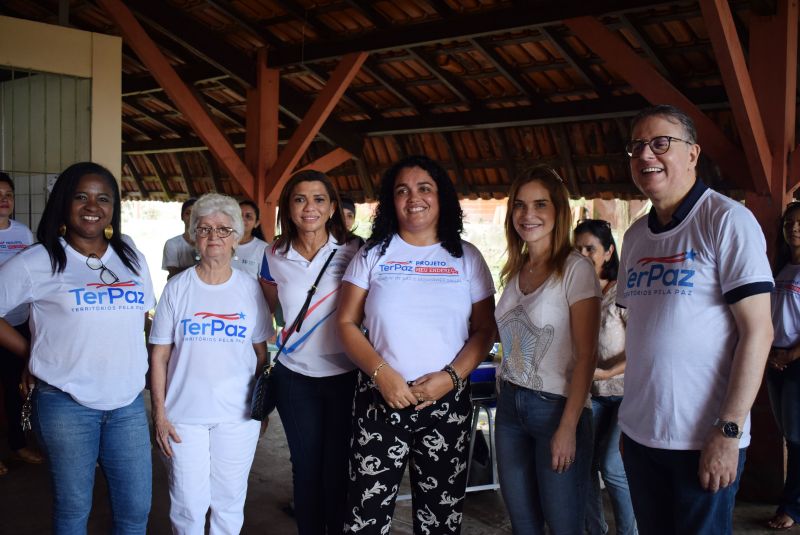 A Escola Estadual Mário Barbosa recebeu a comunidade do bairro, autoridades do governo estadual e a primeira-dama Daniela Barbalho, que visitou vários projetos de saúde, educação, esporte, lazer, segurança, cultura, formação profissional e promoção social, ações que têm o objetivo maior de proporcionar um ambiente de paz e cidadania aos moradores. <div class='credito_fotos'>Foto: Divulgação   |   <a href='/midias/2019/originais/5543_57626849-0244-bc30-c7db-5b96f09a15ad.jpg' download><i class='fa-solid fa-download'></i> Download</a></div>