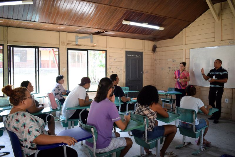 A Escola Estadual Mário Barbosa recebeu a comunidade do bairro, autoridades do governo estadual e a primeira-dama Daniela Barbalho, que visitou vários projetos de saúde, educação, esporte, lazer, segurança, cultura, formação profissional e promoção social, ações que têm o objetivo maior de proporcionar um ambiente de paz e cidadania aos moradores. <div class='credito_fotos'>Foto: Divulgação   |   <a href='/midias/2019/originais/5543_b8a4b9d2-55da-fc8a-1b38-e5406c8dce17.jpg' download><i class='fa-solid fa-download'></i> Download</a></div>