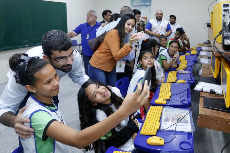  segundo compromisso da visita do ministro Sérgio Moro a Belém, na tarde desta segunda-feira (7), foi uma visita ao Instituto de Ensino de Segurança Pública do Pará (Iesp), no município de Marituba. <div class='credito_fotos'>Foto: Marcelo Seabra / Ag. Pará   |   <a href='/midias/2019/originais/5548_4dacf6c7-5726-679b-f7de-e2f2352b9543.jpg' download><i class='fa-solid fa-download'></i> Download</a></div>