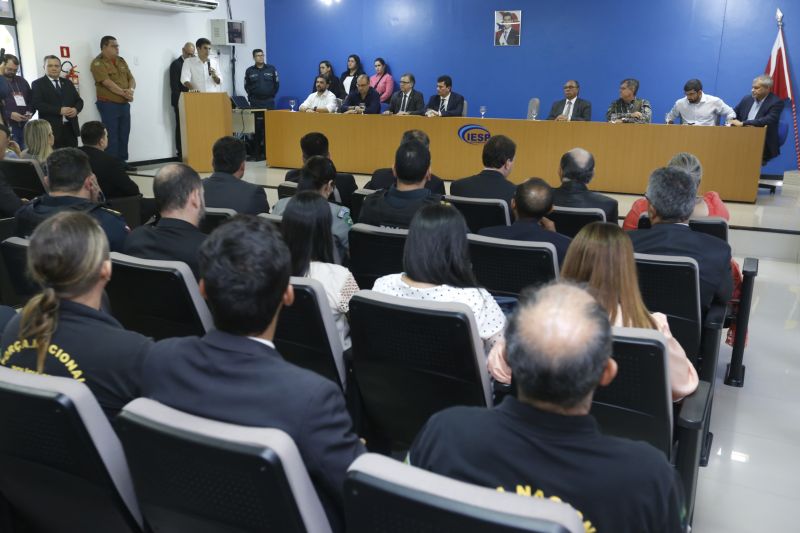  segundo compromisso da visita do ministro Sérgio Moro a Belém, na tarde desta segunda-feira (7), foi uma visita ao Instituto de Ensino de Segurança Pública do Pará (Iesp), no município de Marituba. <div class='credito_fotos'>Foto: Marcelo Seabra / Ag. Pará   |   <a href='/midias/2019/originais/5548_867b6cb3-7b84-9ba4-a9dc-0fbcdc2cff01.jpg' download><i class='fa-solid fa-download'></i> Download</a></div>