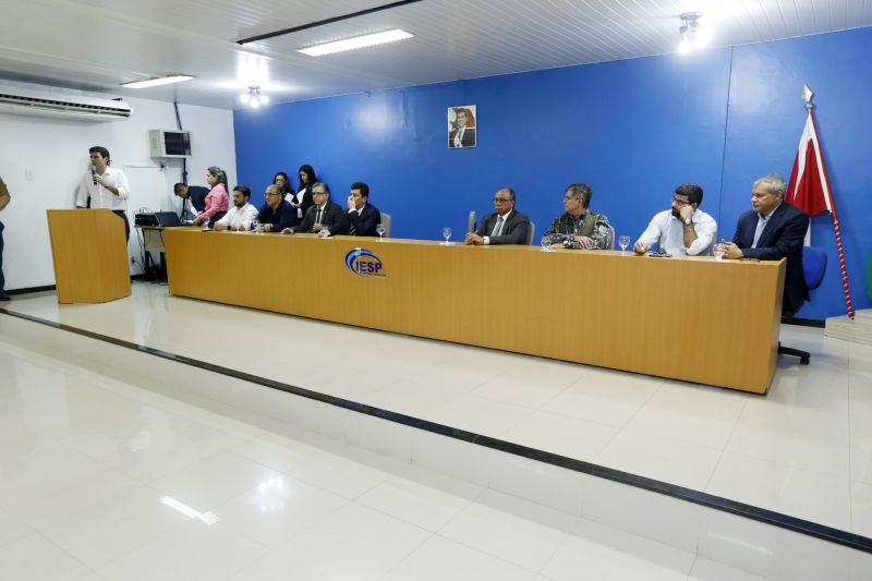  segundo compromisso da visita do ministro Sérgio Moro a Belém, na tarde desta segunda-feira (7), foi uma visita ao Instituto de Ensino de Segurança Pública do Pará (Iesp), no município de Marituba. <div class='credito_fotos'>Foto: Marcelo Seabra / Ag. Pará   |   <a href='/midias/2019/originais/5548_8a579bb4-5f71-0258-11e0-6f84759762cd.jpg' download><i class='fa-solid fa-download'></i> Download</a></div>