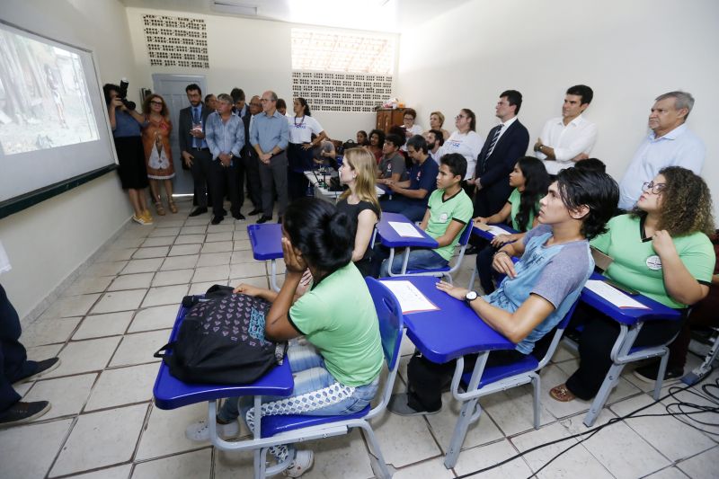  segundo compromisso da visita do ministro Sérgio Moro a Belém, na tarde desta segunda-feira (7), foi uma visita ao Instituto de Ensino de Segurança Pública do Pará (Iesp), no município de Marituba. <div class='credito_fotos'>Foto: Marcelo Seabra / Ag. Pará   |   <a href='/midias/2019/originais/5548_b0b9b6b6-0ae5-5257-a1bf-b85e0909d691.jpg' download><i class='fa-solid fa-download'></i> Download</a></div>