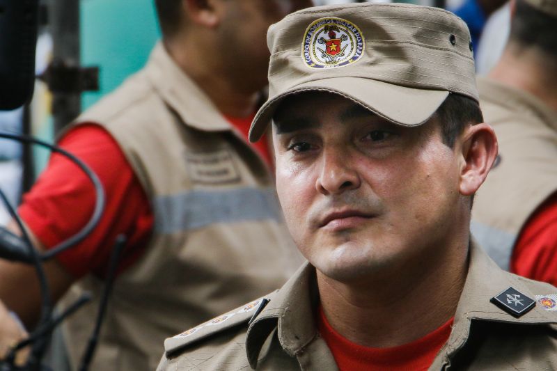 Corpo de Bombeiros faz vistoria ás arquibancadas que receberão os fiéis no Círio de Nazaré. Representantes da Festa do Círio acompanharam o trabalho de vistoria.
Na foto: Capitão Raimundo Moura - Bombeiros Pará <div class='credito_fotos'>Foto: Pedro Guerreiro / Ag. Pará   |   <a href='/midias/2019/originais/5549_16c0765b-4402-6562-f8ae-f336172b8fc6.jpg' download><i class='fa-solid fa-download'></i> Download</a></div>