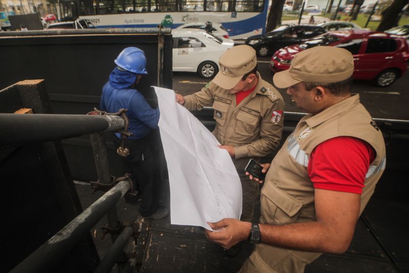 Corpo de Bombeiros faz vistoria ás arquibancadas que receberão os fiéis no Círio de Nazaré. Representantes da Festa do Círio acompanharam o trabalho de vistoria.
Na foto: <div class='credito_fotos'>Foto: Pedro Guerreiro / Ag. Pará   |   <a href='/midias/2019/originais/5549_240486c8-15d0-0011-2707-ab5b9a8d1bcb.jpg' download><i class='fa-solid fa-download'></i> Download</a></div>