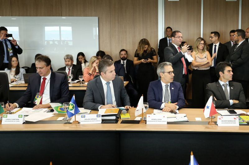 O governador do Pará, Helder Barbalho, participou nesta terça-feira (8), pela manhã, do VII Fórum Nacional de Governadores, em Brasília, em encontro dos chefes do Executivo de todas as unidades da federação. <div class='credito_fotos'>Foto: Jailson Sam / Divulgação   |   <a href='/midias/2019/originais/5550_86c81aea-e3cb-ccdf-8b1d-f51907a7ae58.jpg' download><i class='fa-solid fa-download'></i> Download</a></div>