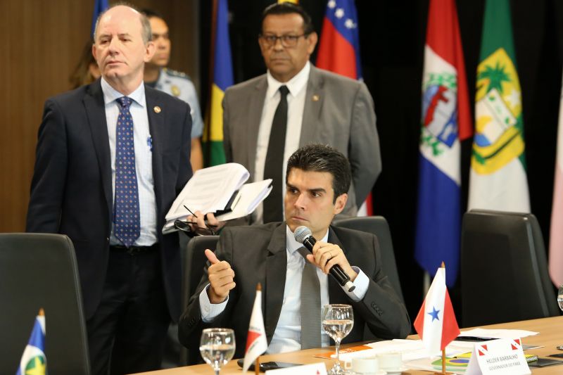 O governador do Pará, Helder Barbalho, participou nesta terça-feira (8), pela manhã, do VII Fórum Nacional de Governadores, em Brasília, em encontro dos chefes do Executivo de todas as unidades da federação. <div class='credito_fotos'>Foto: Jailson Sam / Divulgação   |   <a href='/midias/2019/originais/5550_aaa8426a-3587-58b1-0ed8-72ab4f682012.jpg' download><i class='fa-solid fa-download'></i> Download</a></div>