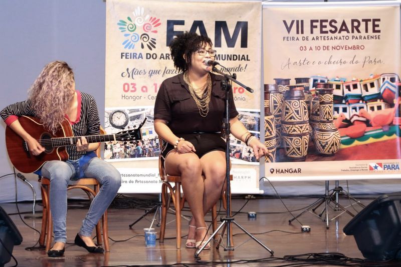 A Feira do Artesanato Mundial (FAM) e a Feira Estadual do Artesanato (FESARTE) se unem novamente como uma oportunidade de estimular o mercado local e internacional.   <div class='credito_fotos'>Foto: Ricardo Amanajás / Ag. Pará   |   <a href='/midias/2019/originais/5551_ead6d9fc-6b37-3f5a-e38f-18537bb36a55.jpg' download><i class='fa-solid fa-download'></i> Download</a></div>