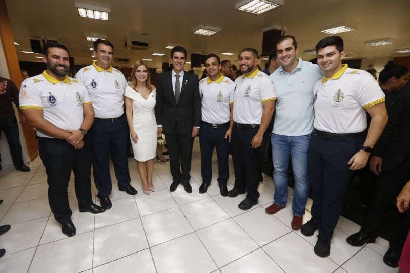 A 227ª edição do Círio de Nazaré foi aberta oficialmente na noite desta terça-feira (8), em Belém. Após uma missa celebrada na Basílica Santuário, a programação continuou na Casa de Plácido, onde as instituições e empresas patrocinadoras da festa receberam homenagens, como diplomas de reconhecimento e broches exclusivos, em reconhecimento à contribuição para a realização da festividade. <div class='credito_fotos'>Foto: Marcelo Seabra / Ag. Pará   |   <a href='/midias/2019/originais/5553_3b870f6a-9e3e-8187-4bf4-43844937ea27.jpg' download><i class='fa-solid fa-download'></i> Download</a></div>