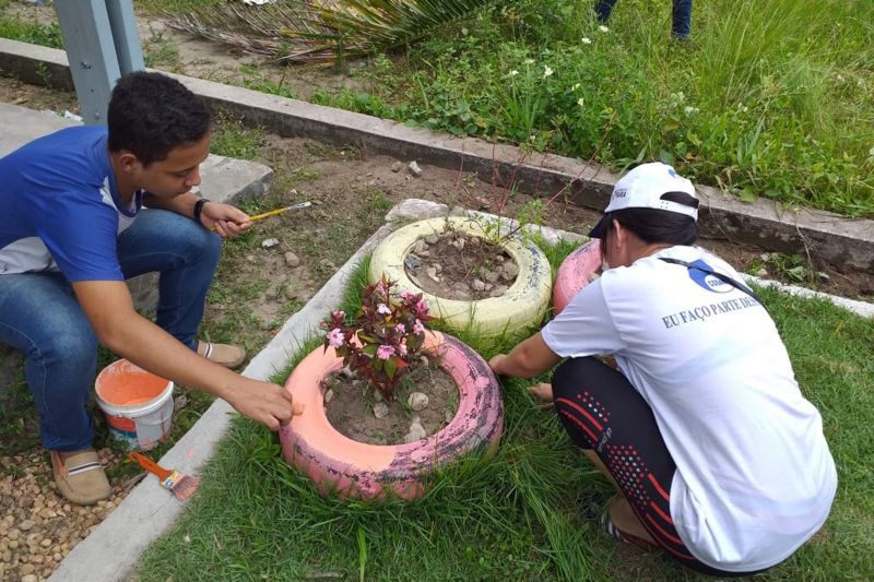 De torneio de futebol à oficina sobre o cultivo de hortas em pequenos espaços, passando por revitalização dos jardins de uma escola, palestra sobre direitos e deveres do cidadão e também reunião com os moradores para informações sobre as tarifas cobradas pela Companhia de Saneamento do Pará (Cosanpa). <div class='credito_fotos'>Foto: ASCOM / COSANPA   |   <a href='/midias/2019/originais/5554_0427f41b-81cc-f951-e057-165cfd682928.jpg' download><i class='fa-solid fa-download'></i> Download</a></div>