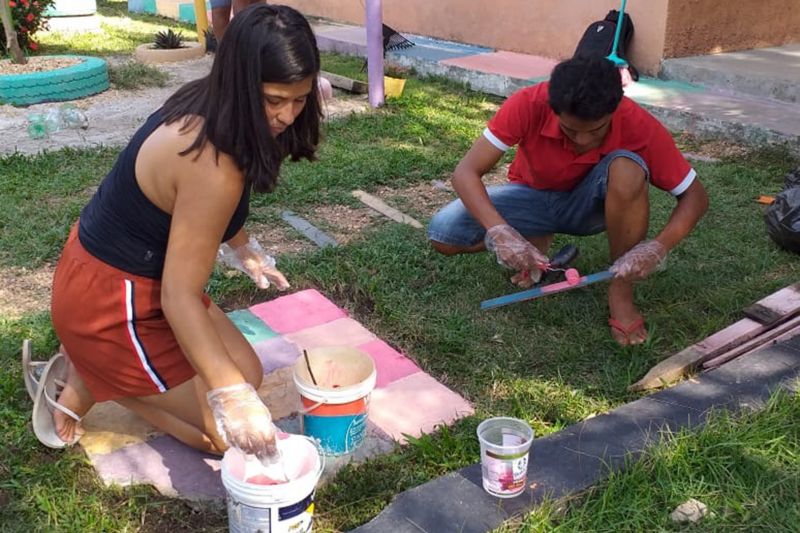 De torneio de futebol à oficina sobre o cultivo de hortas em pequenos espaços, passando por revitalização dos jardins de uma escola, palestra sobre direitos e deveres do cidadão e também reunião com os moradores para informações sobre as tarifas cobradas pela Companhia de Saneamento do Pará (Cosanpa). <div class='credito_fotos'>Foto: ASCOM / COSANPA   |   <a href='/midias/2019/originais/5554_518d24d6-8744-67a6-ebfc-683db5ab011c.jpg' download><i class='fa-solid fa-download'></i> Download</a></div>