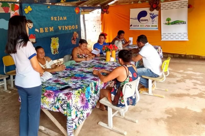 De torneio de futebol à oficina sobre o cultivo de hortas em pequenos espaços, passando por revitalização dos jardins de uma escola, palestra sobre direitos e deveres do cidadão e também reunião com os moradores para informações sobre as tarifas cobradas pela Companhia de Saneamento do Pará (Cosanpa). <div class='credito_fotos'>Foto: ASCOM / COSANPA   |   <a href='/midias/2019/originais/5554_8b0678b9-5a62-a99c-209f-34bd74afb5c8.jpg' download><i class='fa-solid fa-download'></i> Download</a></div>