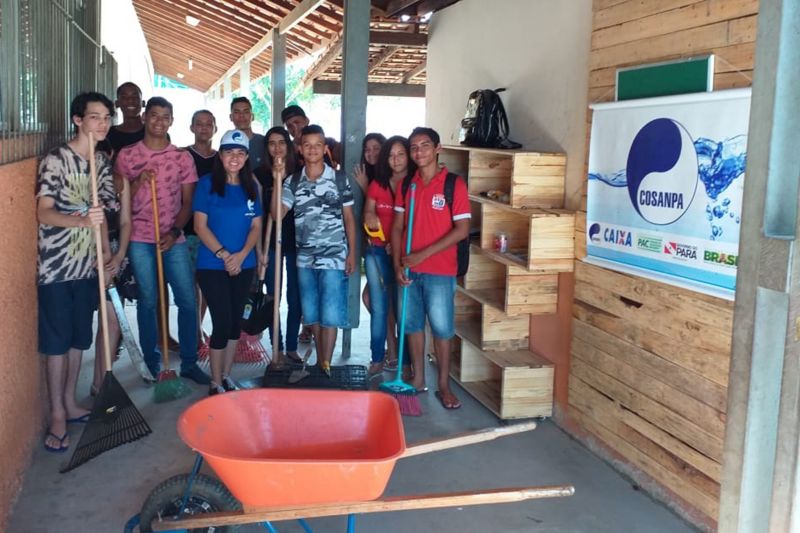 De torneio de futebol à oficina sobre o cultivo de hortas em pequenos espaços, passando por revitalização dos jardins de uma escola, palestra sobre direitos e deveres do cidadão e também reunião com os moradores para informações sobre as tarifas cobradas pela Companhia de Saneamento do Pará (Cosanpa). <div class='credito_fotos'>Foto: ASCOM / COSANPA   |   <a href='/midias/2019/originais/5554_db125a3d-0000-64fd-6723-76a8a5d1a0f1.jpg' download><i class='fa-solid fa-download'></i> Download</a></div>