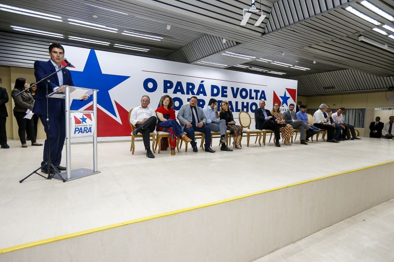 Entrega Crédito Cidadão 09/10/2019 <div class='credito_fotos'>Foto: Marcelo Seabra / Ag. Pará   |   <a href='/midias/2019/originais/5555_2087cf4f-d070-208f-d1ff-63047a3e9c8a.jpg' download><i class='fa-solid fa-download'></i> Download</a></div>