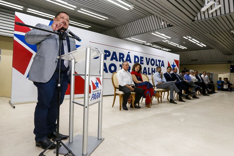 Entrega Crédito Cidadão 09/10/2019 <div class='credito_fotos'>Foto: Marcelo Seabra / Ag. Pará   |   <a href='/midias/2019/originais/5555_61dac9b7-4ba1-e8d5-80a3-542b5a4a6589.jpg' download><i class='fa-solid fa-download'></i> Download</a></div>