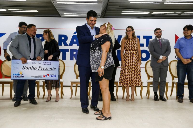 Entrega Crédito Cidadão 09/10/2019 <div class='credito_fotos'>Foto: Marcelo Seabra / Ag. Pará   |   <a href='/midias/2019/originais/5555_c5ba8bd8-7607-4e7e-1f0d-dfc1a9eb502c.jpg' download><i class='fa-solid fa-download'></i> Download</a></div>