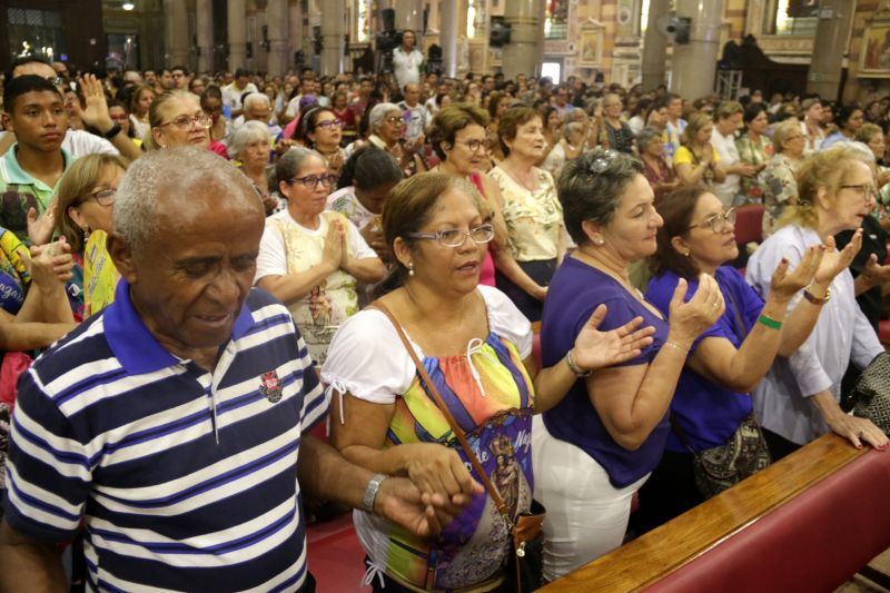 Na noite desta quinta-feira (10) ocorreu um dos momentos mais simbólicos na contagem regressiva para a grande procissão do segundo domingo de outubro, o Círio de Nazaré, em Belém.  <div class='credito_fotos'>Foto: Bruno Cecim / Ag.Pará   |   <a href='/midias/2019/originais/5560_5a511b42-a8db-3e8d-5eb0-1e11f2454ad1.jpg' download><i class='fa-solid fa-download'></i> Download</a></div>