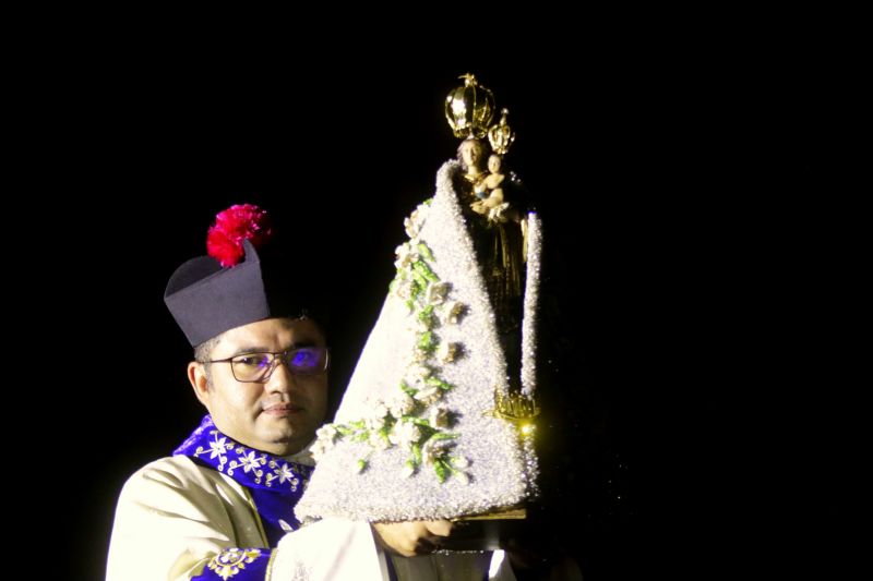 Na noite desta quinta-feira (10) ocorreu um dos momentos mais simbólicos na contagem regressiva para a grande procissão do segundo domingo de outubro, o Círio de Nazaré, em Belém.  <div class='credito_fotos'>Foto: Bruno Cecim / Ag.Pará   |   <a href='/midias/2019/originais/5560_ca7b07f7-41d3-81d6-15fd-244999f35063.jpg' download><i class='fa-solid fa-download'></i> Download</a></div>