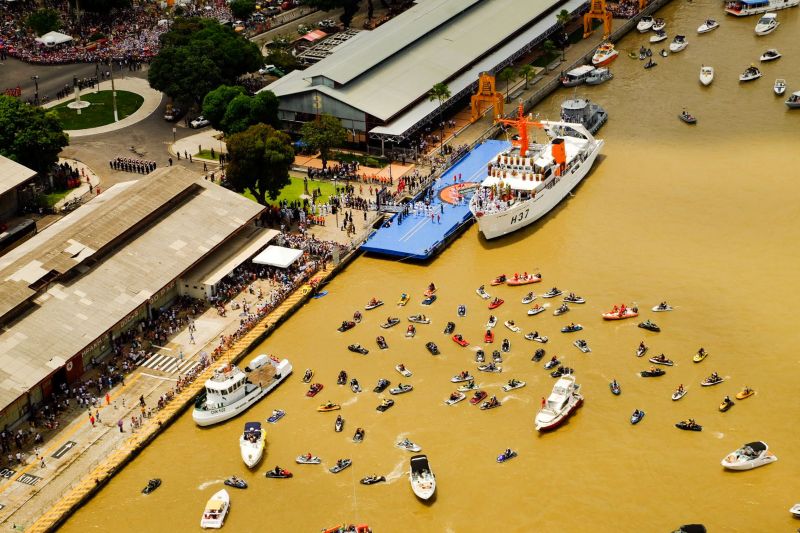 Romaria Fluvial Círio 2019 <div class='credito_fotos'>Foto: Rogerio Uchöa / Ag. Para   |   <a href='/midias/2019/originais/5566_5b612e8b-df06-7cd9-7942-e4132af579aa.jpg' download><i class='fa-solid fa-download'></i> Download</a></div>