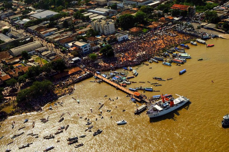 Romaria Fluvial Círio 2019 <div class='credito_fotos'>Foto: Rogerio Uchöa / Ag. Para   |   <a href='/midias/2019/originais/5566_8af5edd9-9a3e-2358-e9fc-e90a17da8fa2.jpg' download><i class='fa-solid fa-download'></i> Download</a></div>