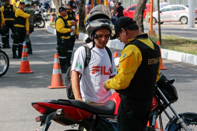 Fiscalização Trânsito <div class='credito_fotos'>Foto: Ricardo Amanajás / Ag. Pará   |   <a href='/midias/2019/originais/5569_c91dde96-bda6-1fd9-7b27-1974125b02aa.jpg' download><i class='fa-solid fa-download'></i> Download</a></div>