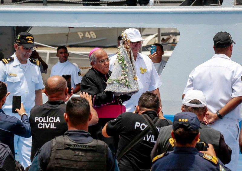 Encerramento Romaria Fluvial - Escadinha <div class='credito_fotos'>Foto: Ricardo Amanajás / Ag. Pará   |   <a href='/midias/2019/originais/5570_edc8bd17-674c-44e0-0dbd-fd02dbe69260.jpg' download><i class='fa-solid fa-download'></i> Download</a></div>