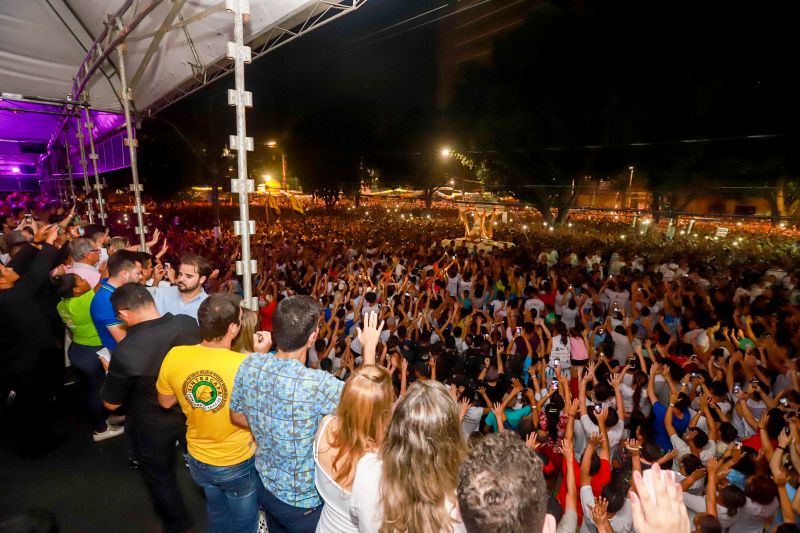 Governador participa do traslado de Nossa Senhora de Nazaré. <div class='credito_fotos'>Foto: Marco Santos / Ag. Pará   |   <a href='/midias/2019/originais/5574_08d4290b-e032-5a09-a47d-f7fc46973468.jpg' download><i class='fa-solid fa-download'></i> Download</a></div>