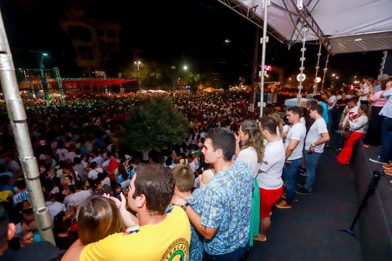 Governador participa do traslado de Nossa Senhora de Nazaré. <div class='credito_fotos'>Foto: Marco Santos / Ag. Pará   |   <a href='/midias/2019/originais/5574_73f9084f-5959-c6a9-a71d-1413ffa237c7.jpg' download><i class='fa-solid fa-download'></i> Download</a></div>